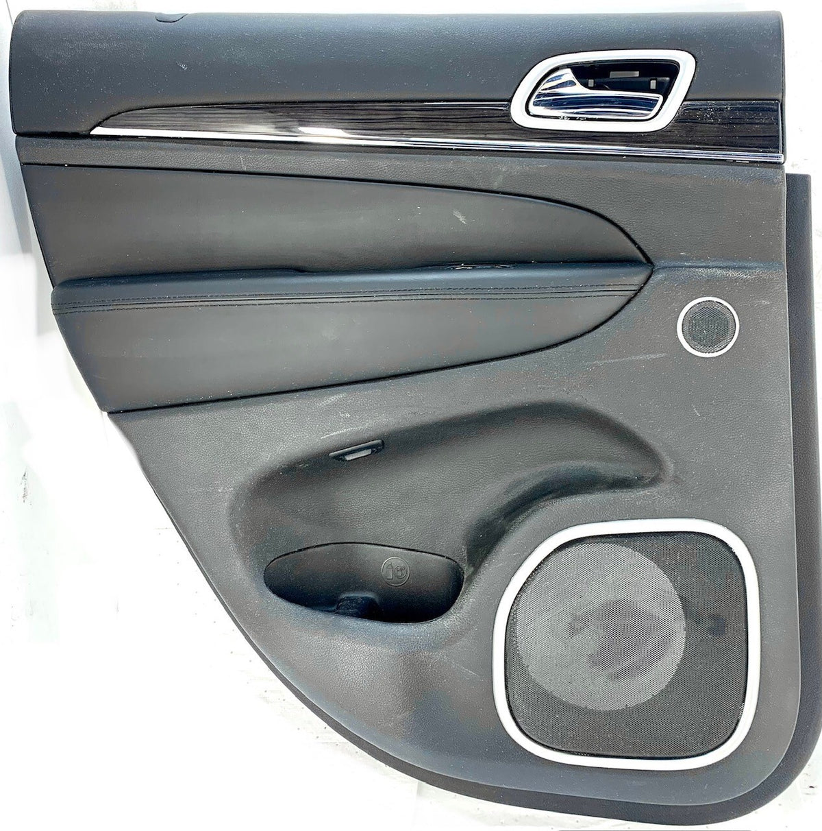 Trim Panel Rear and Door Handle Black/Chrome OEM P5049