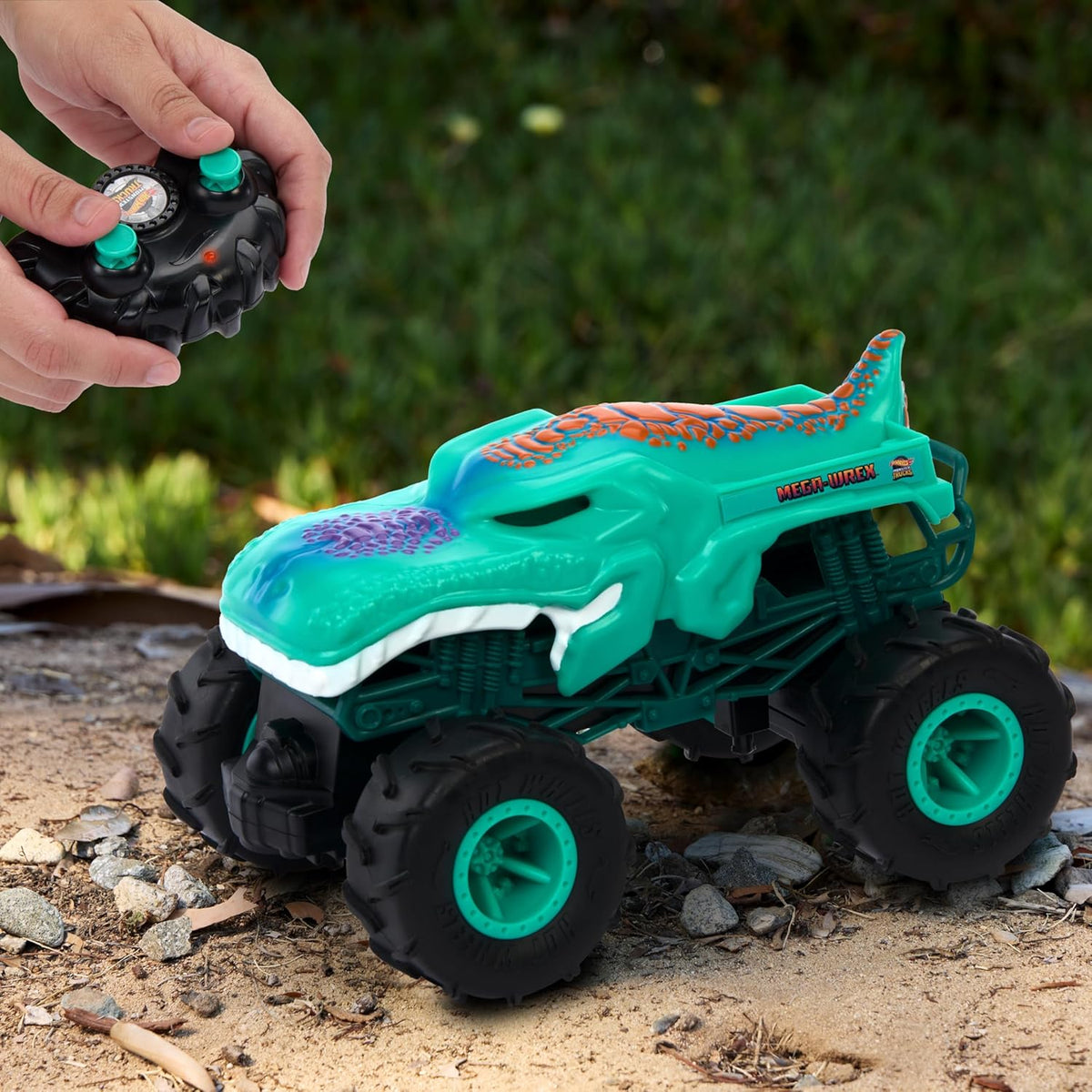 1:24 Scale Remote-Control Monster Truck with All-Terrain Tires X9324