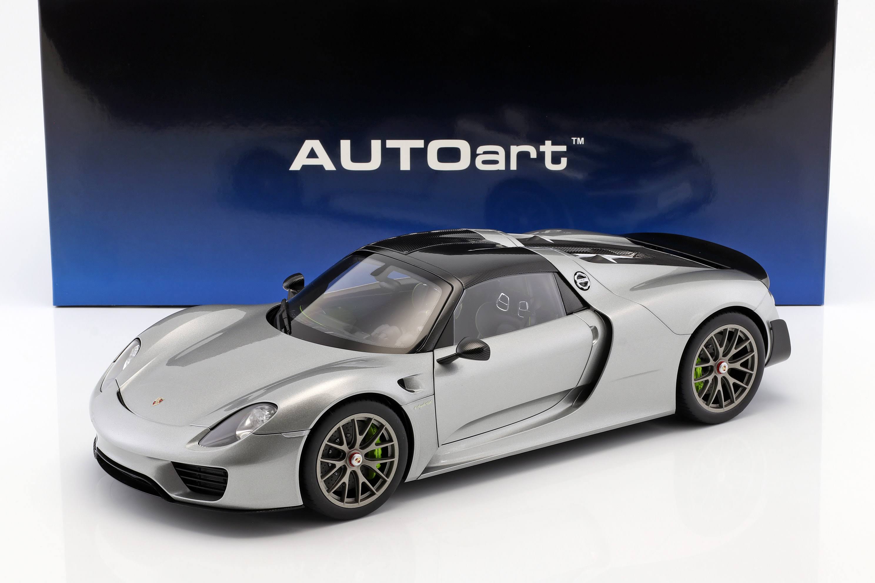 Silver 1/12 Model Car Q264693